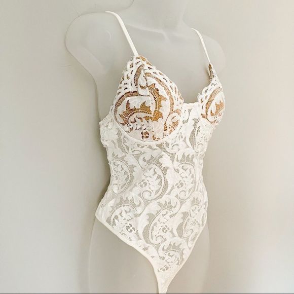 🤍 FASHION NOVA | Sexy White Bodysuit - Picture 9 of 16